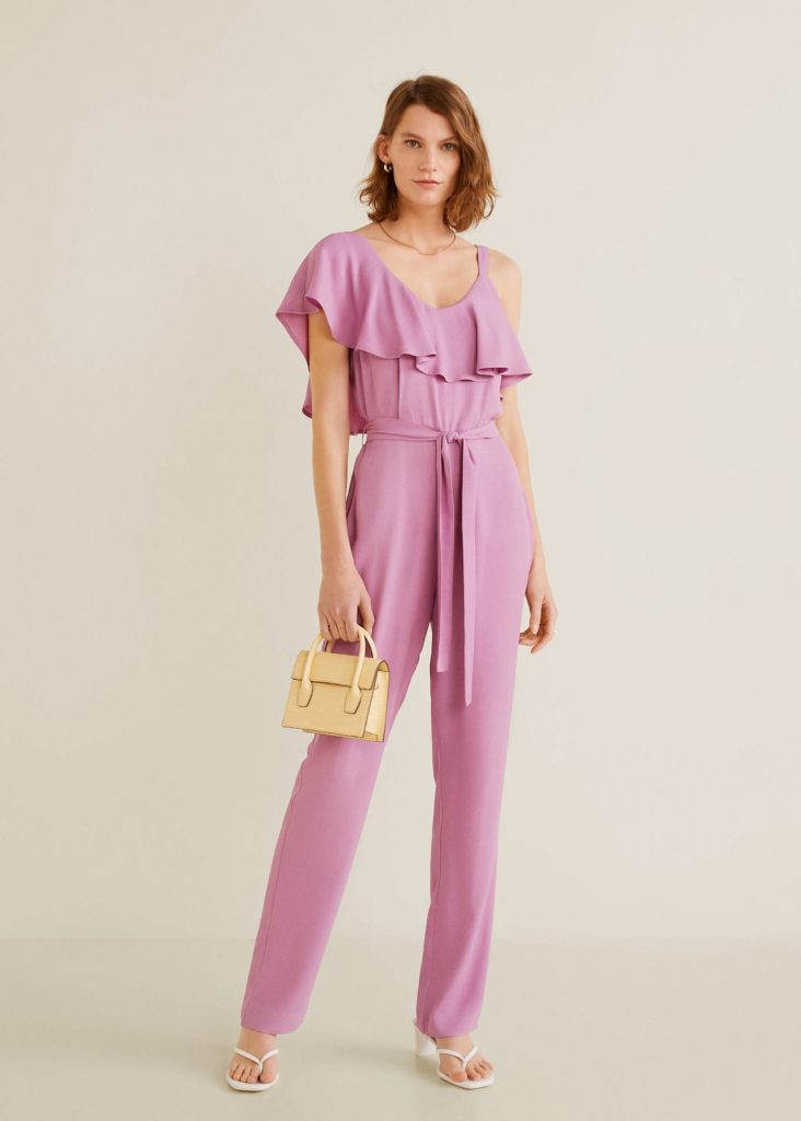 Mango 49,99€ - Mono lila asimétrico con volante en el escote. Pantalón fluido pero recto.