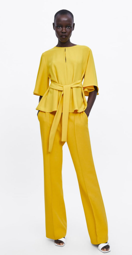 Cuerpo fluido y pantalón flare Zara